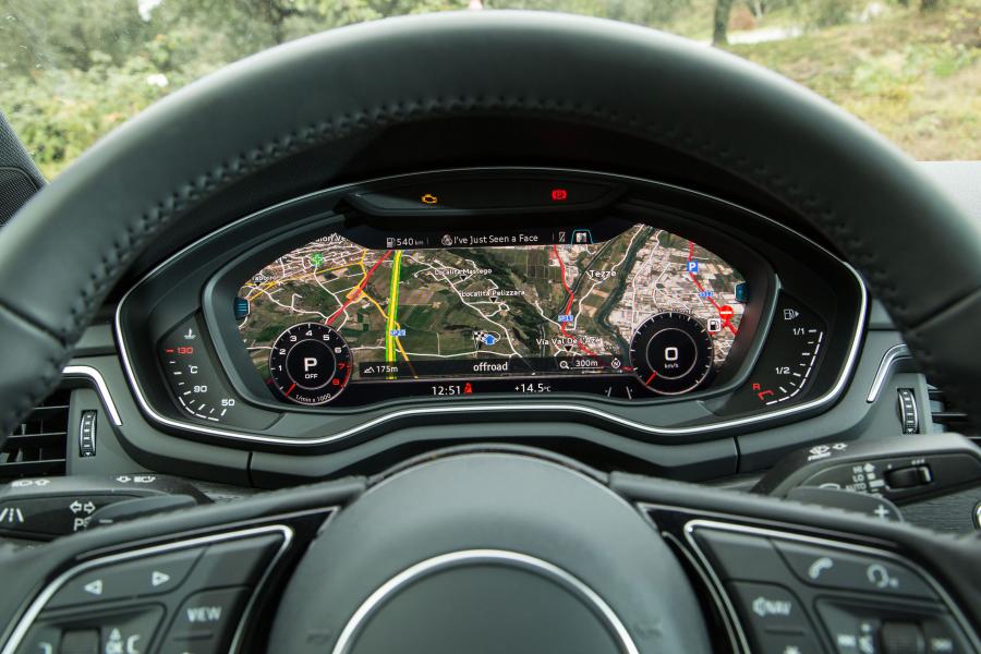 Панель приборов Audi A5 Coupe 2.0 TFSI Quattro 2016 года  (WW) (фото 7 из 30)